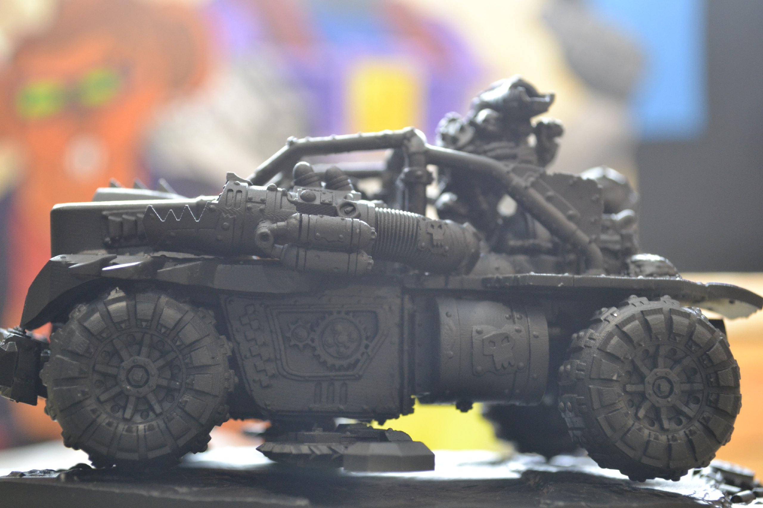 Миниатюра техники в стиле Warhammer после печати